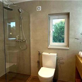 2 bedroom villa with heated pool & tennis court near Zadar, sleeps 4